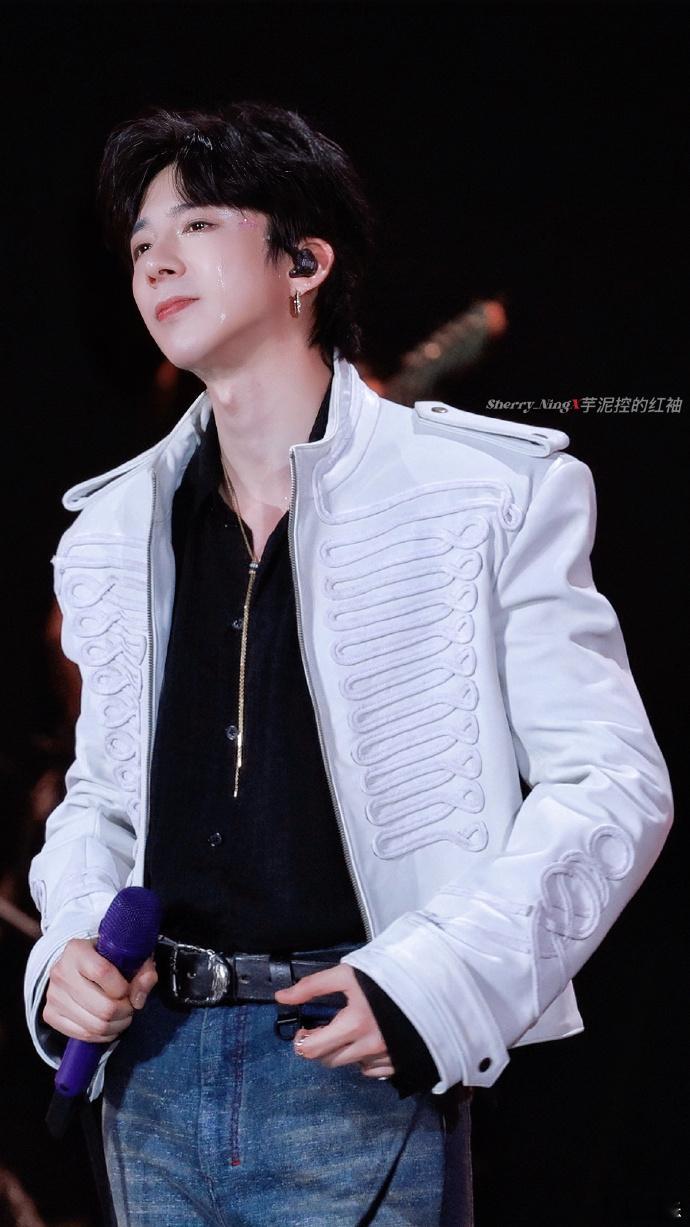 刘宇宁落泪神图一眼宁泪刘宇宁落泪神图，一眼宁泪，谁懂我们老大嘴硬心软，最先掉眼