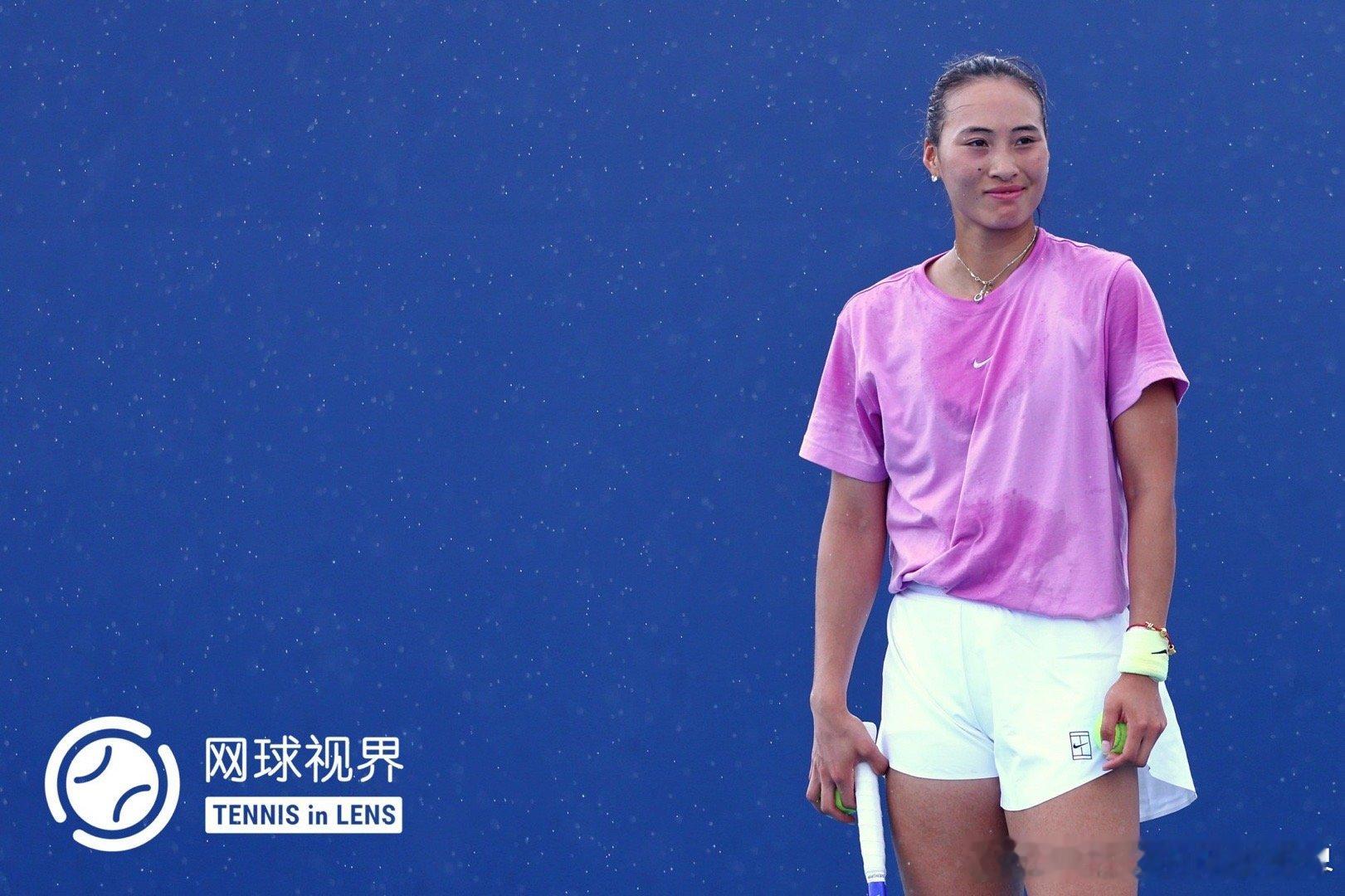 没有被下雨影响心情迈阿密最近几天都在下雨，今天训练中间也下了一阵小雨，其他球场的