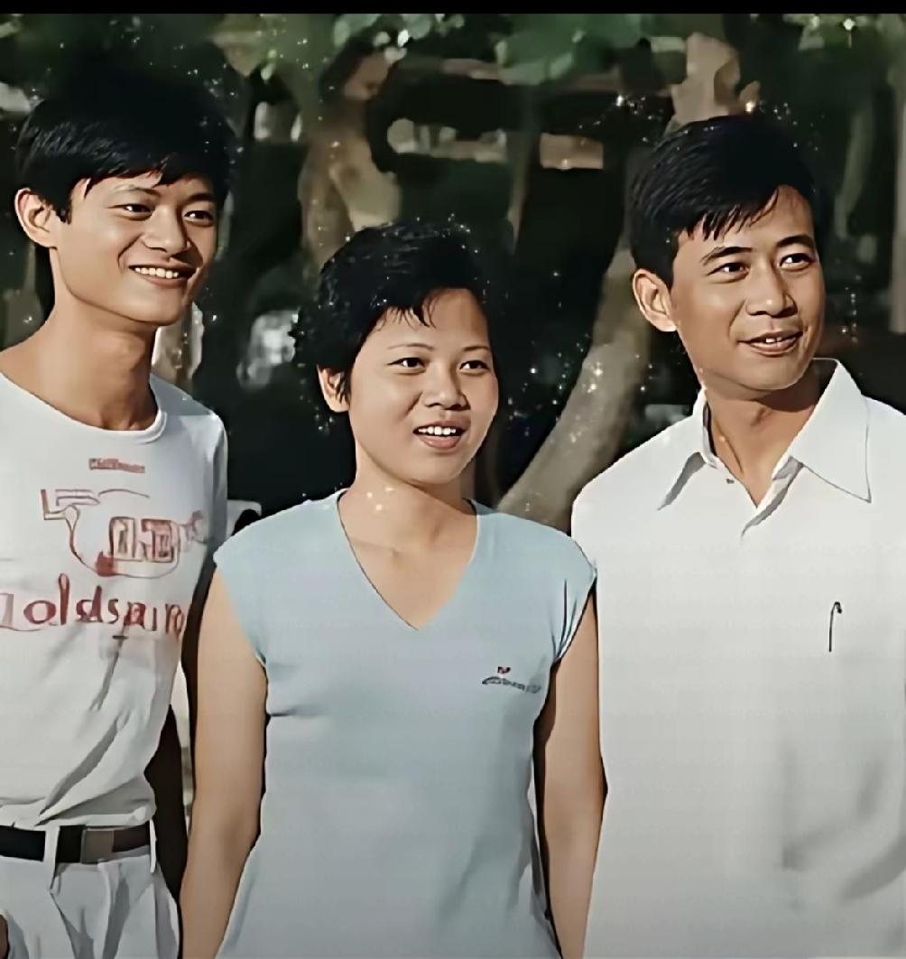 谁能想到马云的父母颜值这么出众！母亲俊俏端庄，父亲英俊帅气，可马云长相十分独特，