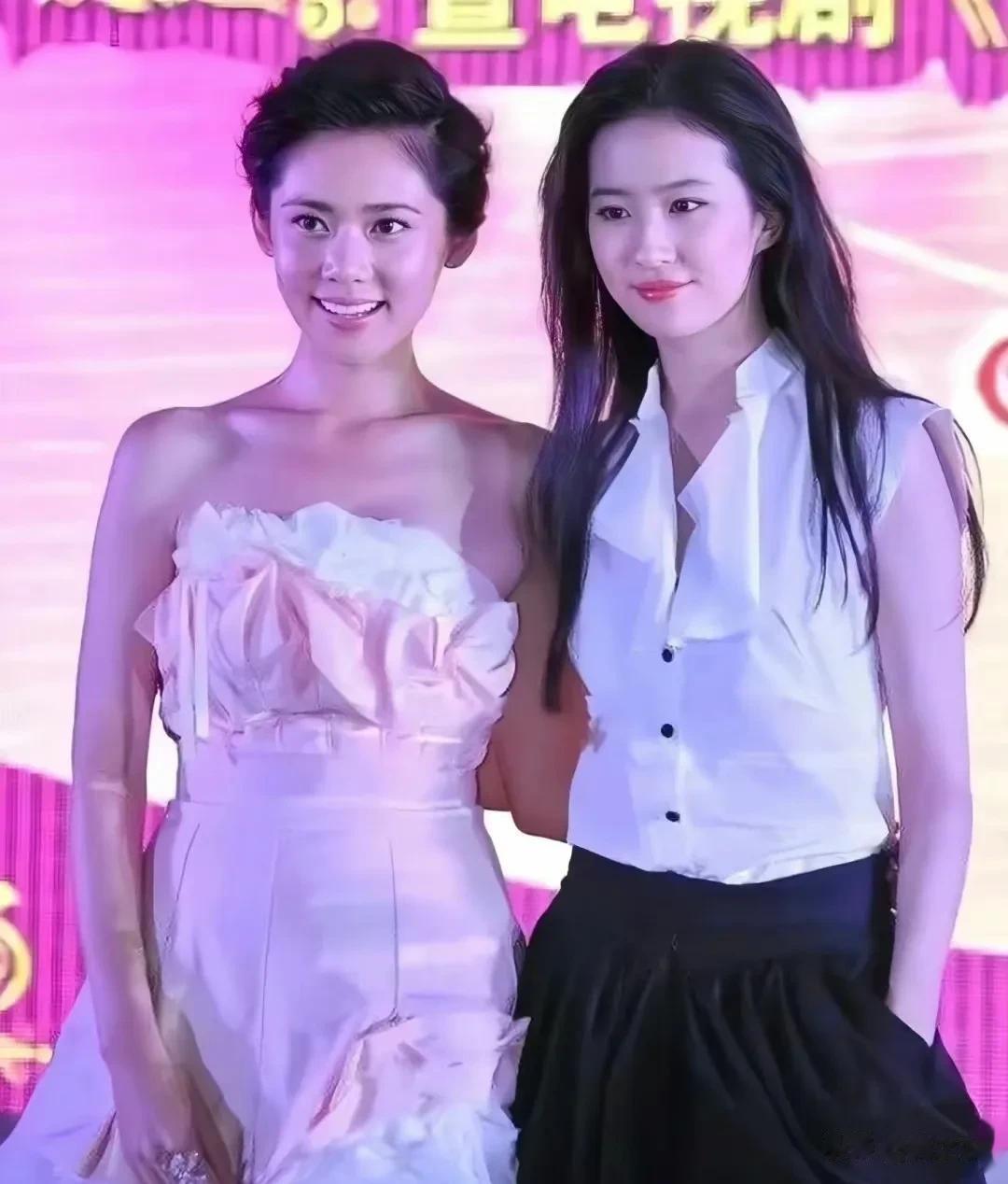 刘亦菲真算是合照杀手，真是应了那句不怕不识货，就怕货比货。其他女星，随便拎一个