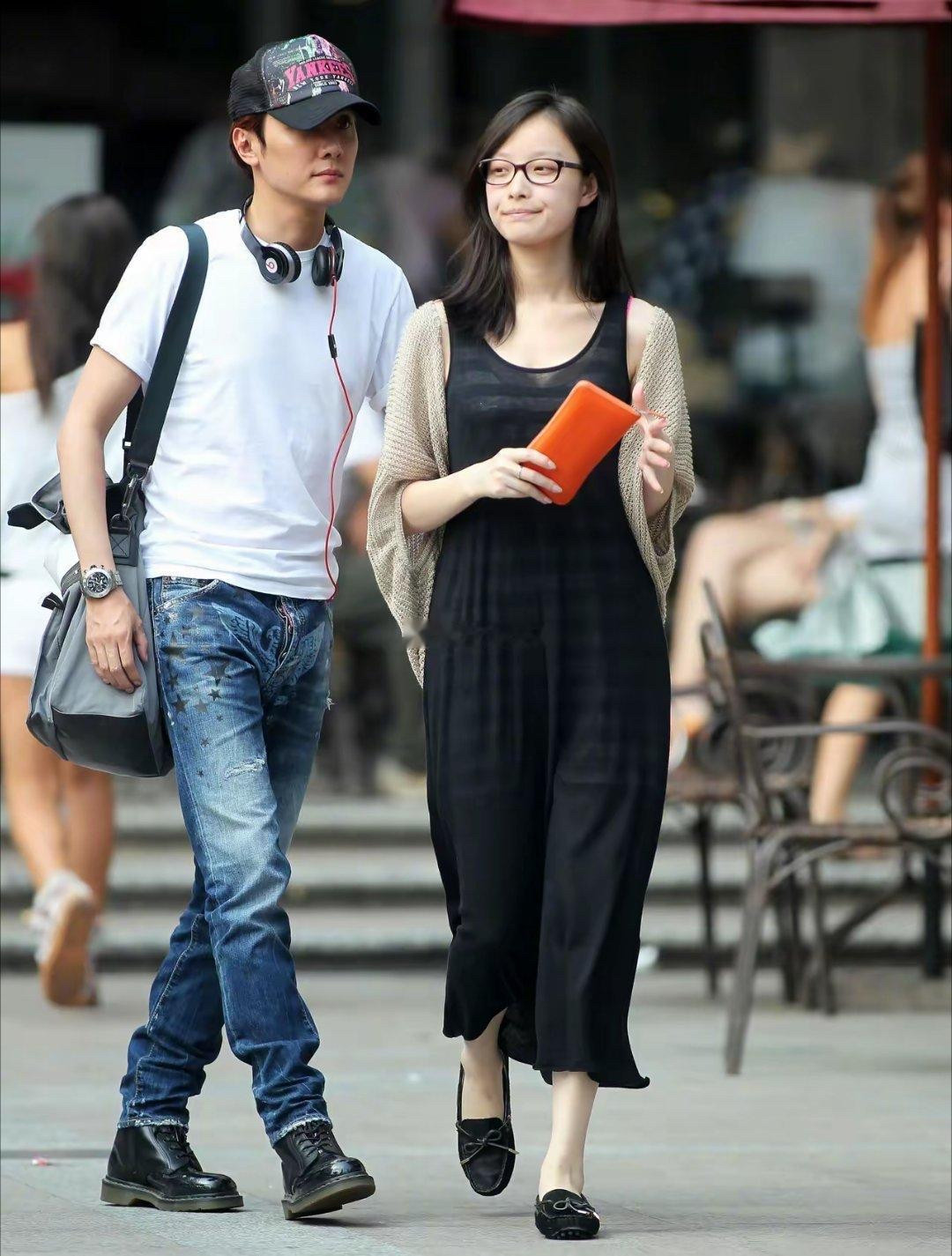 翻旧照，倪妮冯绍峰。那时候他真帅，她真嫩。红毯上一站，不用摆pose，路人就掏手机。《金陵十三钗》搭