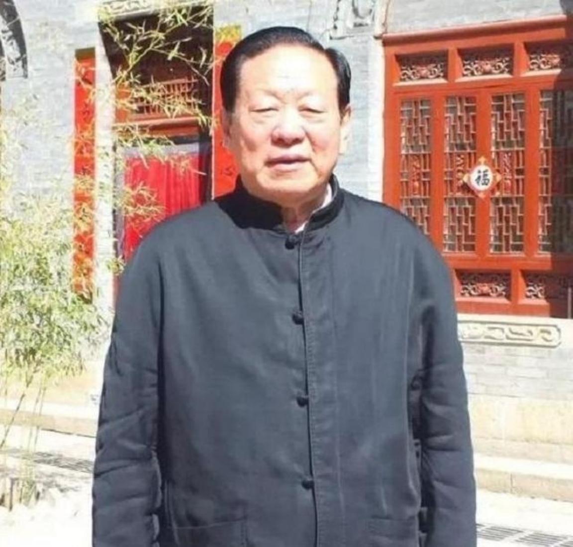 1990年,李鹏总理意外得知能源部副部长胡富国的爱人居然在烧锅炉,于是赶忙打电话