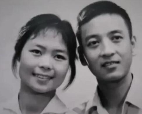 1980年，北京知青为了返乡，狠心抛弃了3岁的儿子和丈夫，没想到，43年后，她去