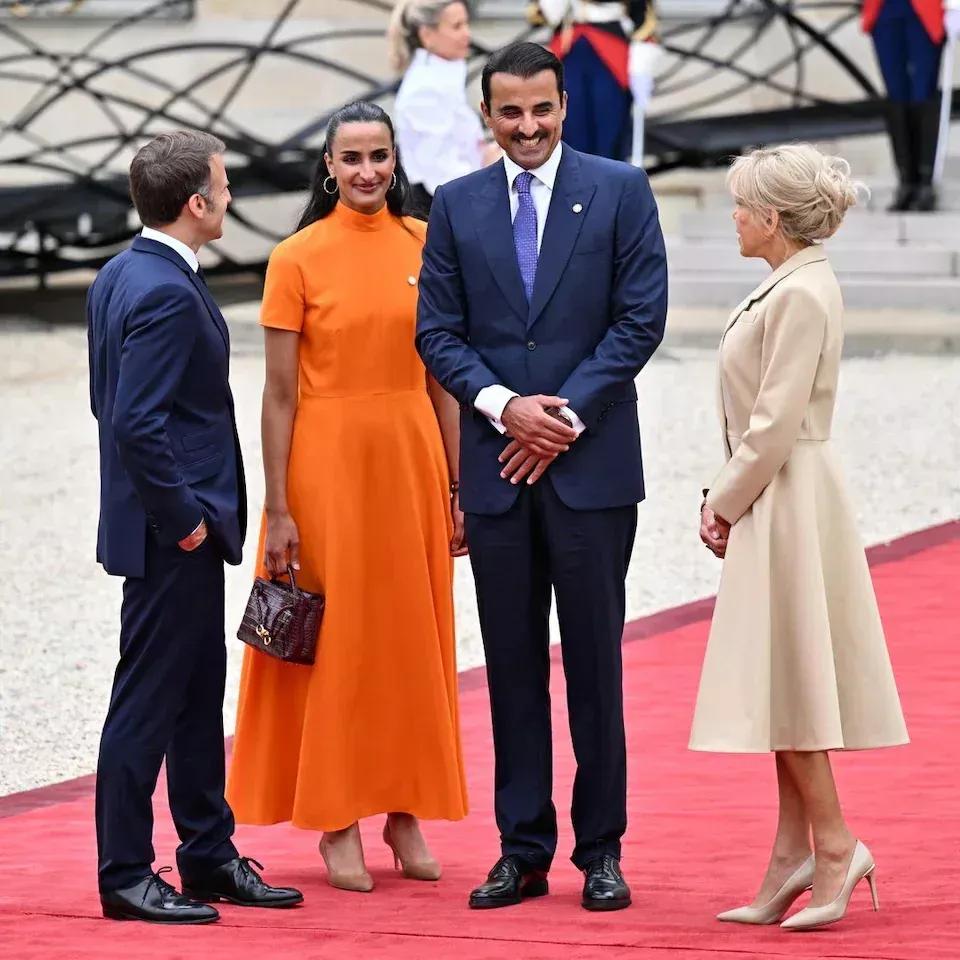 都说额头饱满好看，卡塔尔埃米尔的大老婆额头饱满，却一点都不好看。都说女人个头越