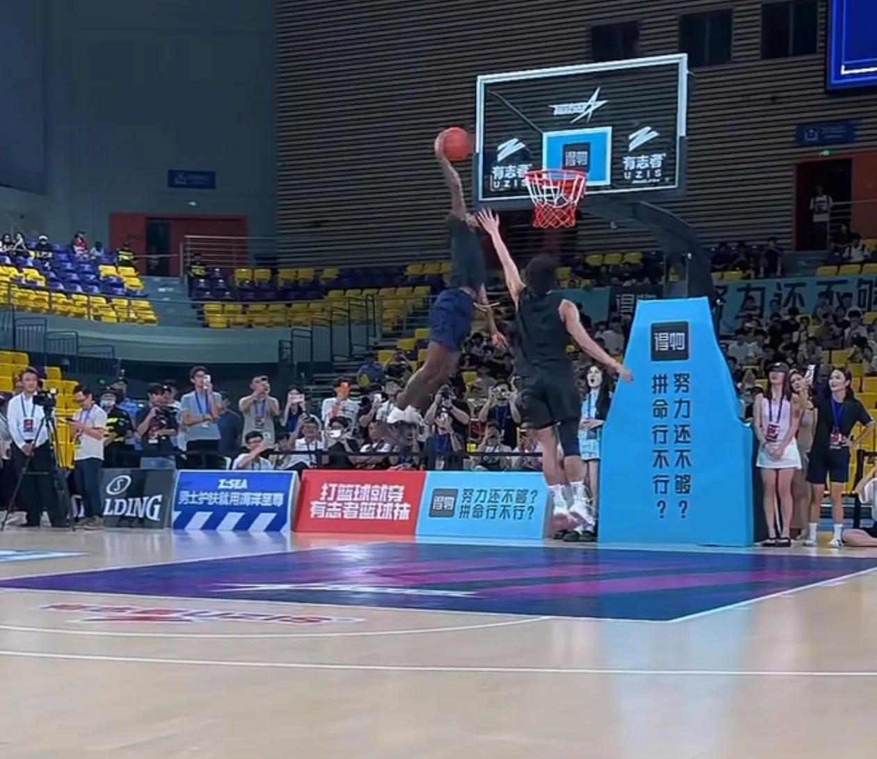 杰伦格林微微流汗，百分大战还不如平时训练强度大！杰伦格林在NBA就是以得分能