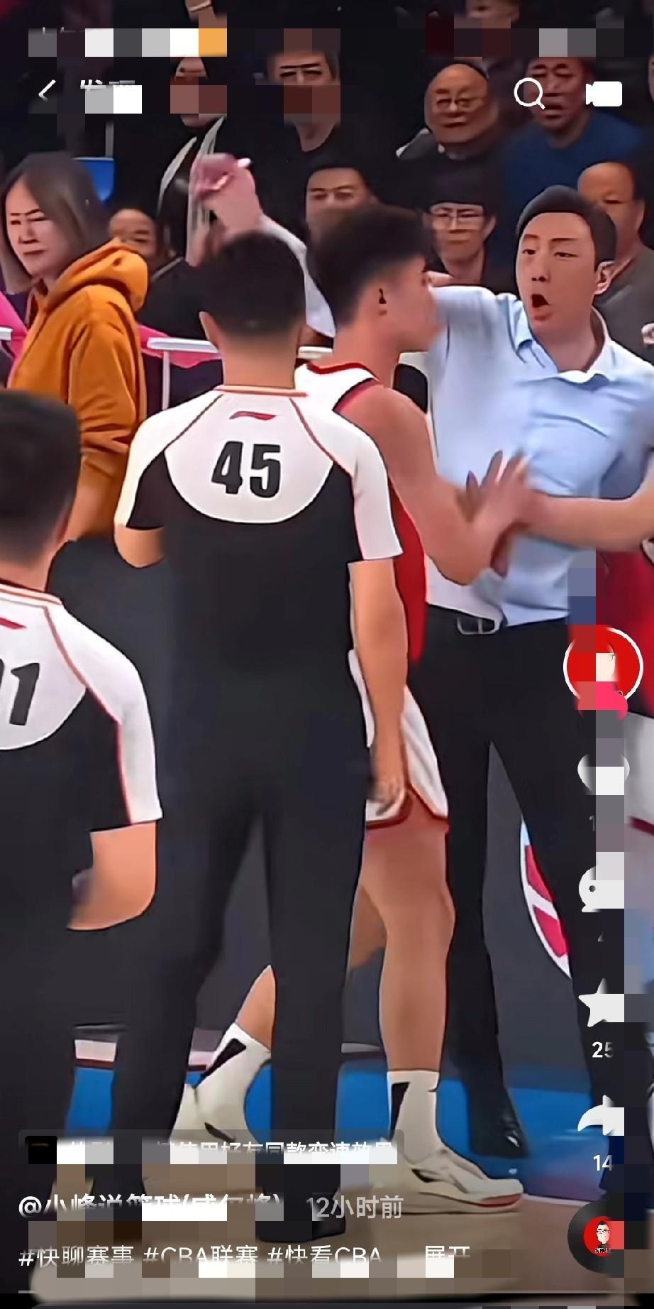 被CBA裁判逼疯的第一人是福建男篮主教练朱世龙。别看朱世龙指导长得凶神恶煞一般，