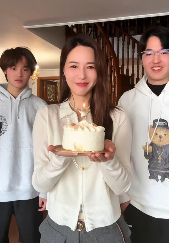 马景涛和吴佳妮的儿子都不像爸爸！马景涛和吴佳妮育有两个儿子，大儿子1...