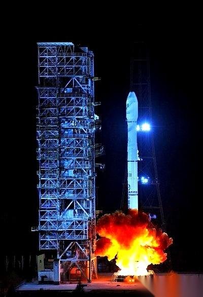 最近一则关于“跨国切断卫星信号”的事件，直接把商业催收拉到了太空级别。在这场引发