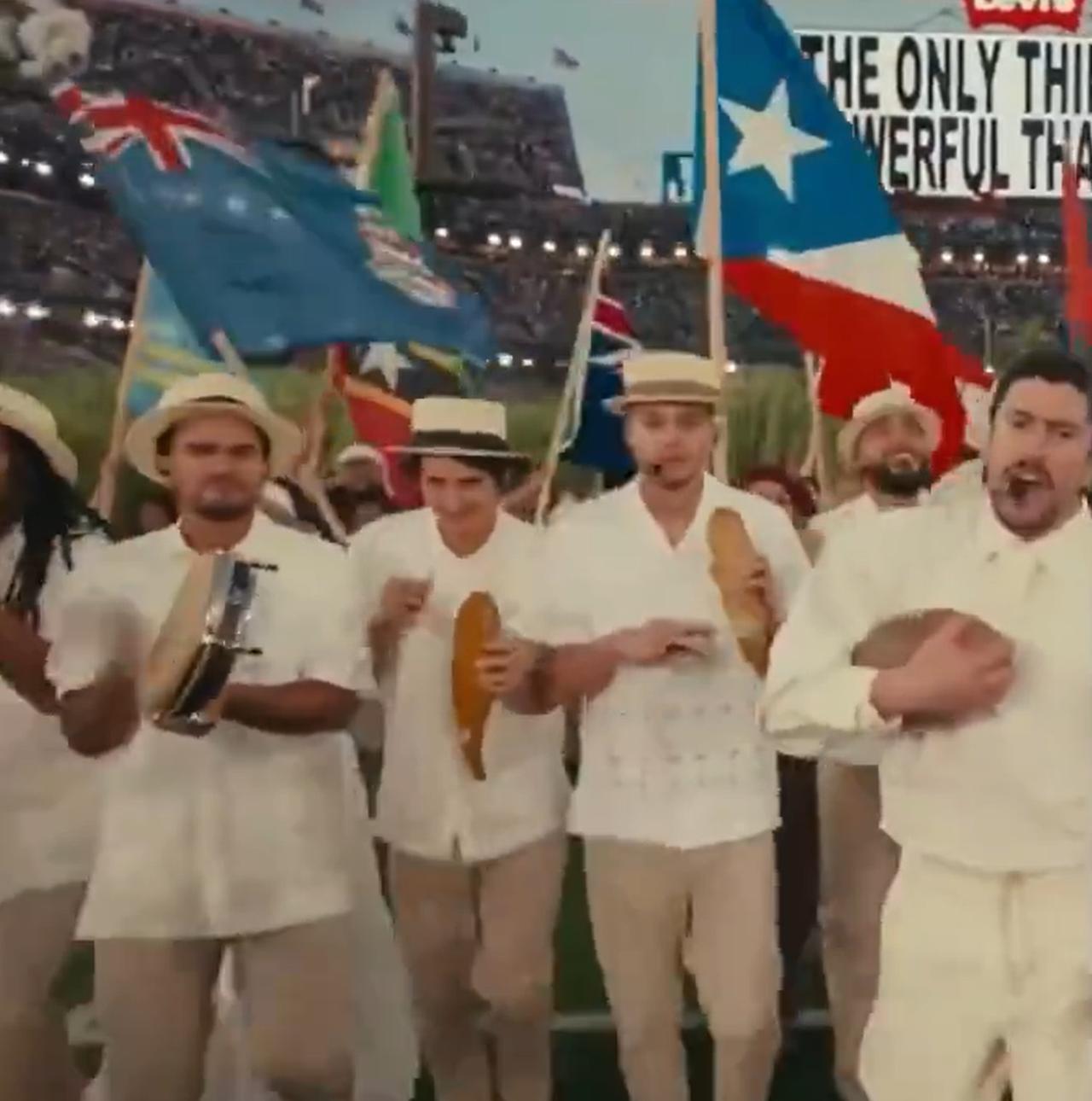 你说美国不包容吧，超级碗上唱的都是西班牙歌，举的也是拉丁美洲国家的旗帜。你说