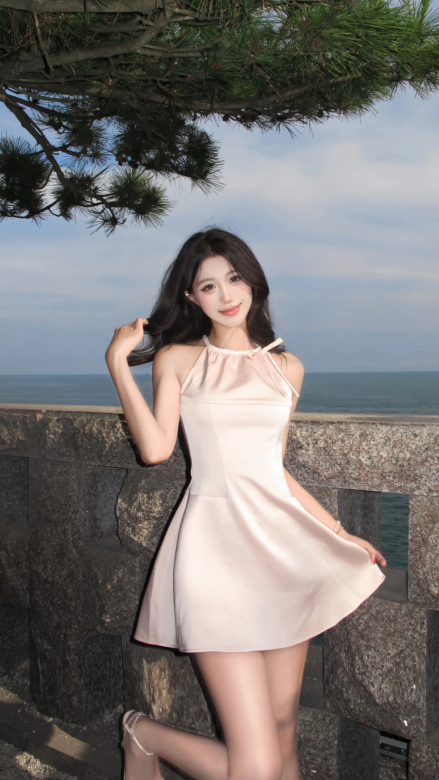 看到你漂亮的眼睛一直笑 也是我幸福的一种。