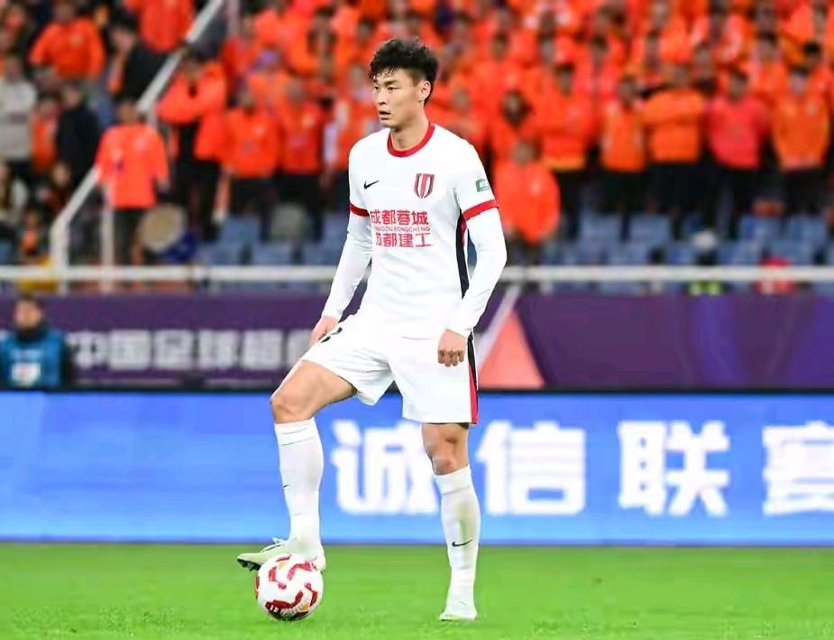 转会冬窗关闭，“该来的没来，不该走的走了”，虽说这话挺得罪人，但蓉迷似乎并不怕惹