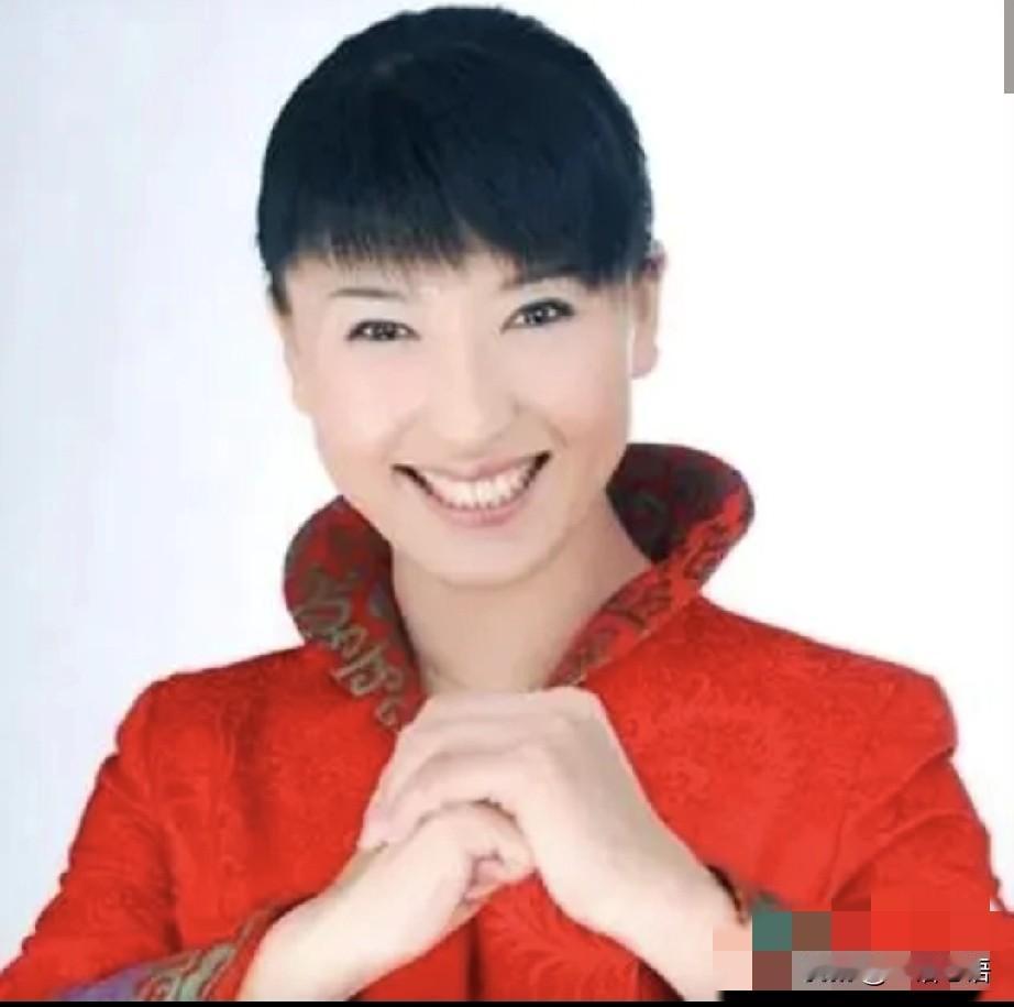 全网讨伐闫学晶，可闫学晶大年三十，还是如期而至给全国人民拜年。哭了一次穷，让全