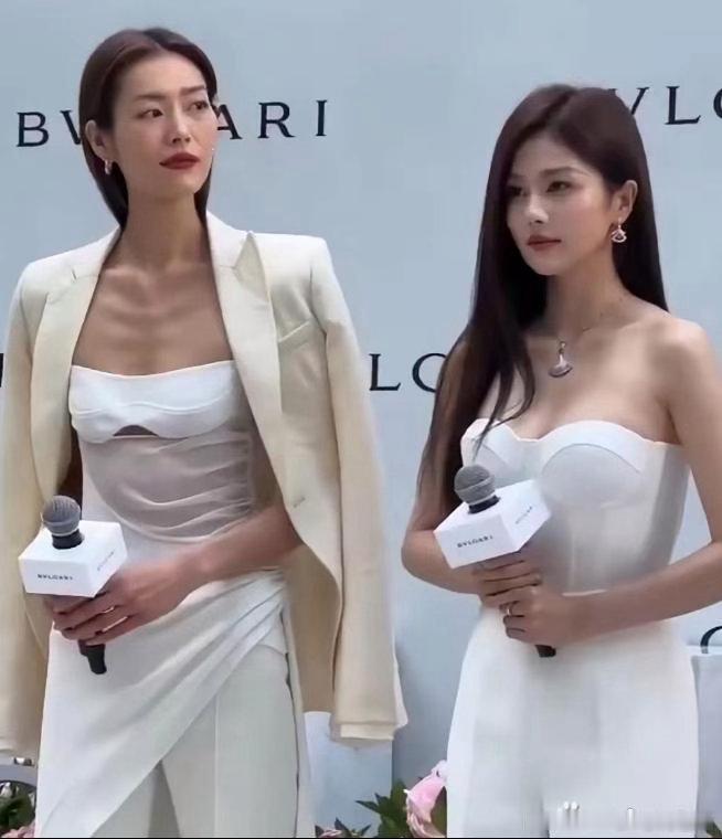 女明星已经够瘦了，超模比女明星还瘦白鹿165、94斤，刘雯178、只有102斤，对比刘太瘦了，瘦得跟