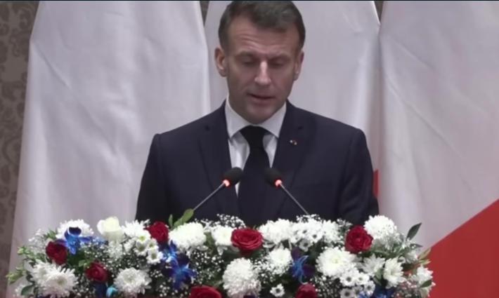 真魔怔了！在印度，马克龙继续暗戳戳提中国。其实，马克龙此次访印，表面上是深化