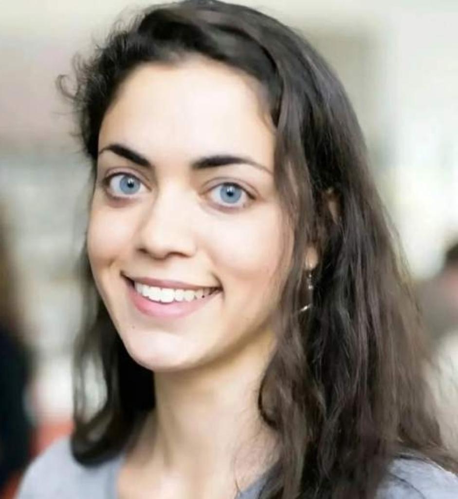 【马斯克又双叒叕恋爱了！这次是自家公司36岁女高管，比他小15岁】刚分手没多久的