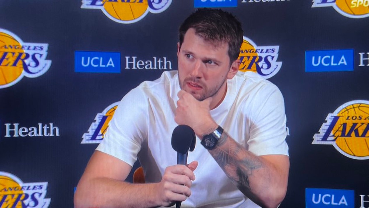 东契奇谈肯纳德绝杀：“这球太精彩了。我看到斯马特在篮下示意他处于空位——他可是联