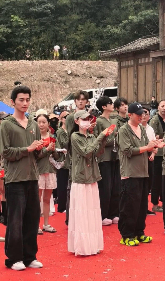 宋祖儿表妹万福开机路透宋祖儿陈鑫海《表妹万福》今日开机！路透里两人状态绝佳，剧