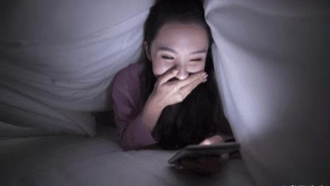 不敢再偷看“成人网站”了?若手机出现“3种征兆”,需立即停止