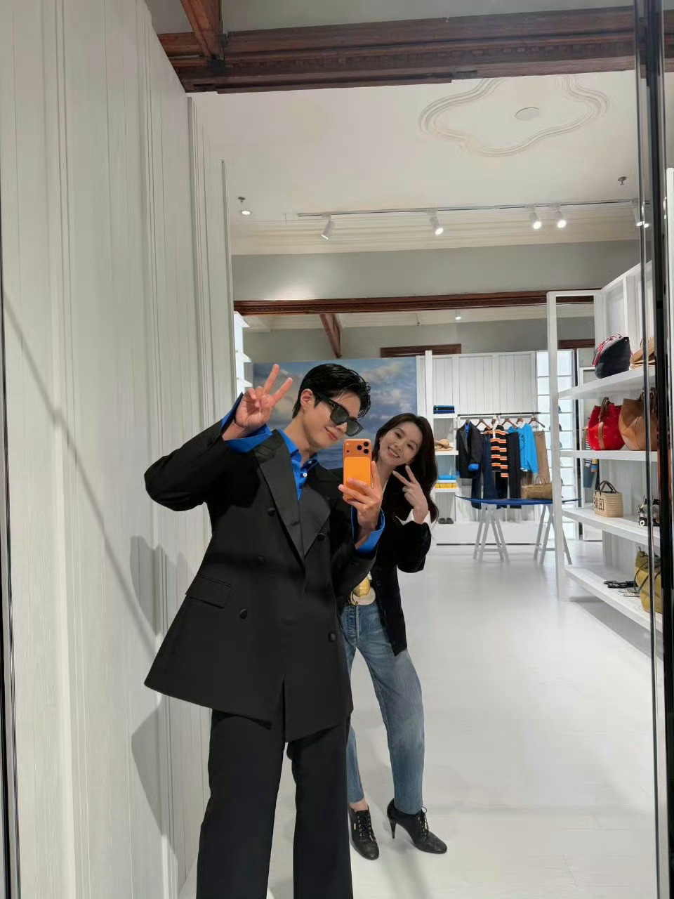 朴宝剑在ins上发了和刘诗诗王安宇孙千的合照还晒了一起拍的人生四格朴宝剑ins晒