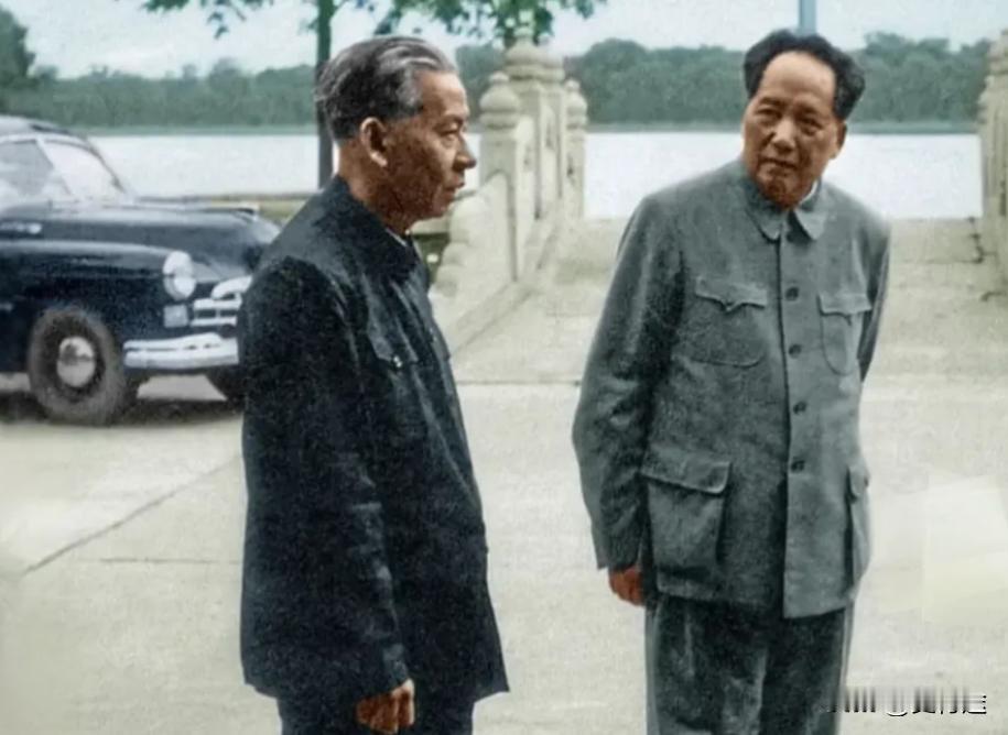 1960年，两位领袖在一起商量国家大事。1941年10月，延安发出了一封电报