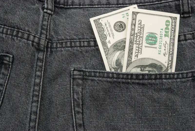 当今社会，没钱真的寸步难行。有刚毕业的读者月薪3500，房租1200，连十几块的