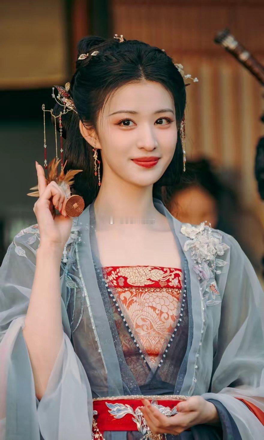 现在才明白，资本为什么看中王楚然？不是因为她演技多好，也不是因为她颜值多高，而是