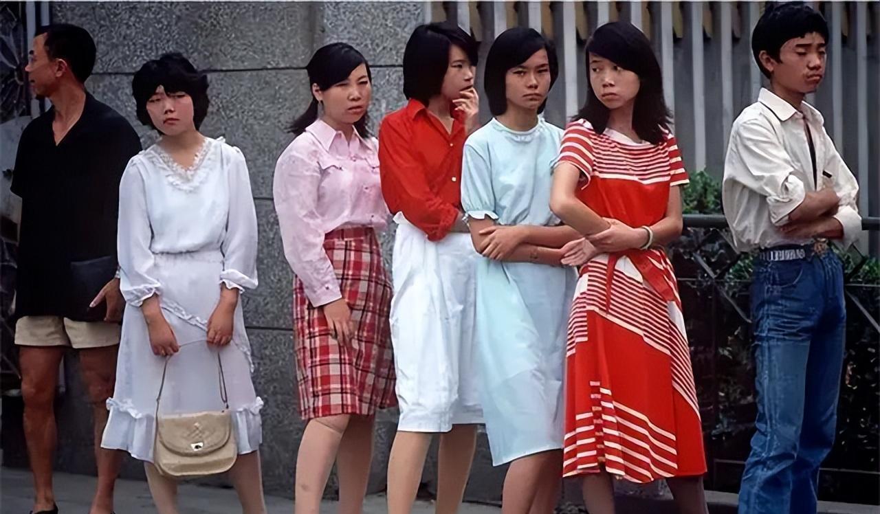 人们为何怀念80年代？1980年，中国的外汇储备是12亿美元，截至2022年11