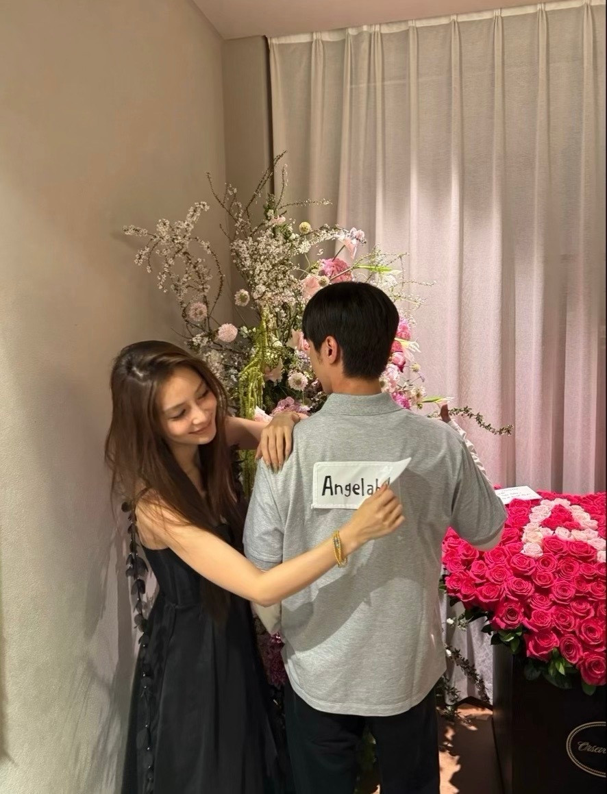 Angelababy生日聚会照Angelababy朋友cos以往造型庆生捡到几