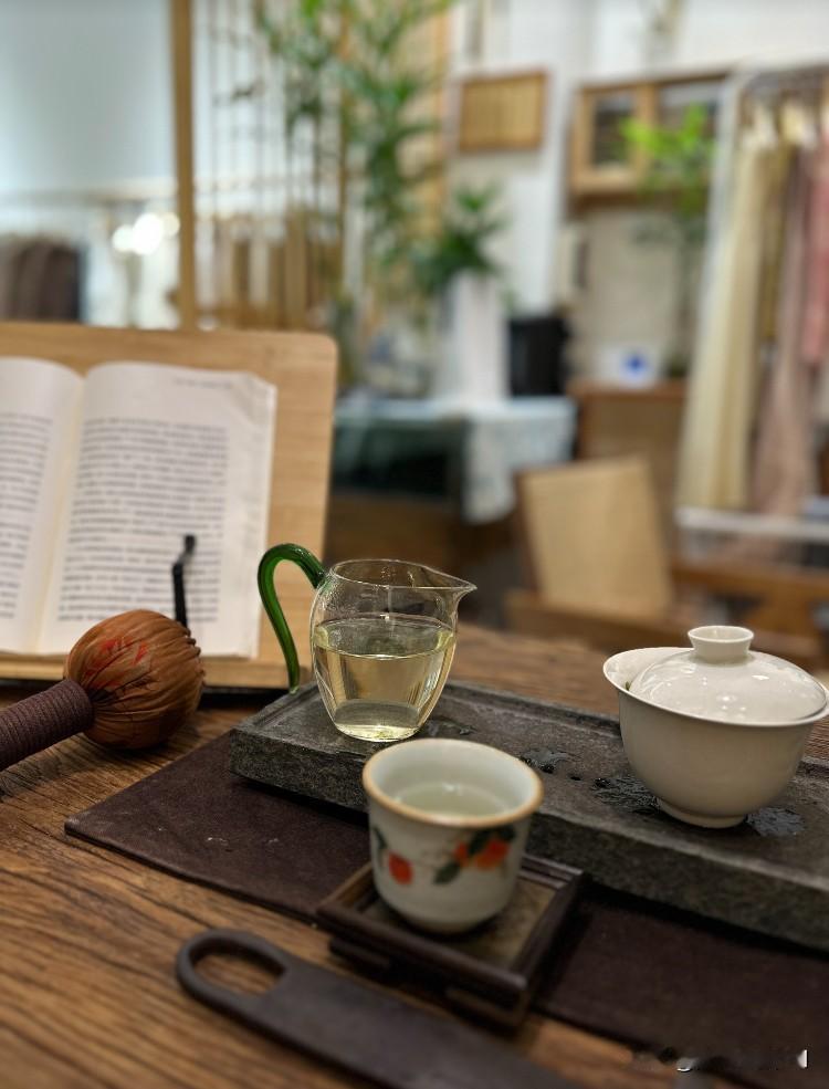 真的觉得夫妻还是原配的好同事的妈妈刘阿姨，早年离异，后来又找了一个老伴左大爷