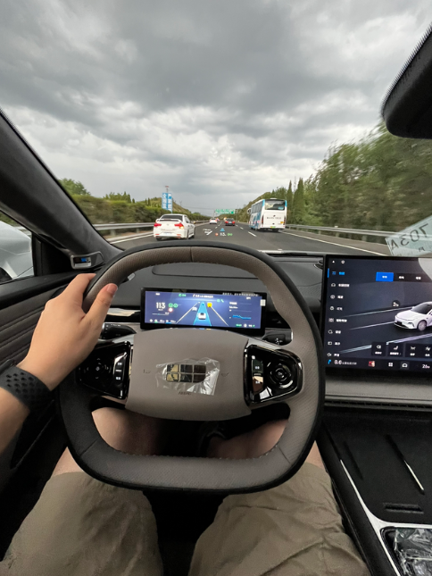 行驶2500km➕的星耀8用车分享1.外观质感车身线条流畅，走在路上回头率很