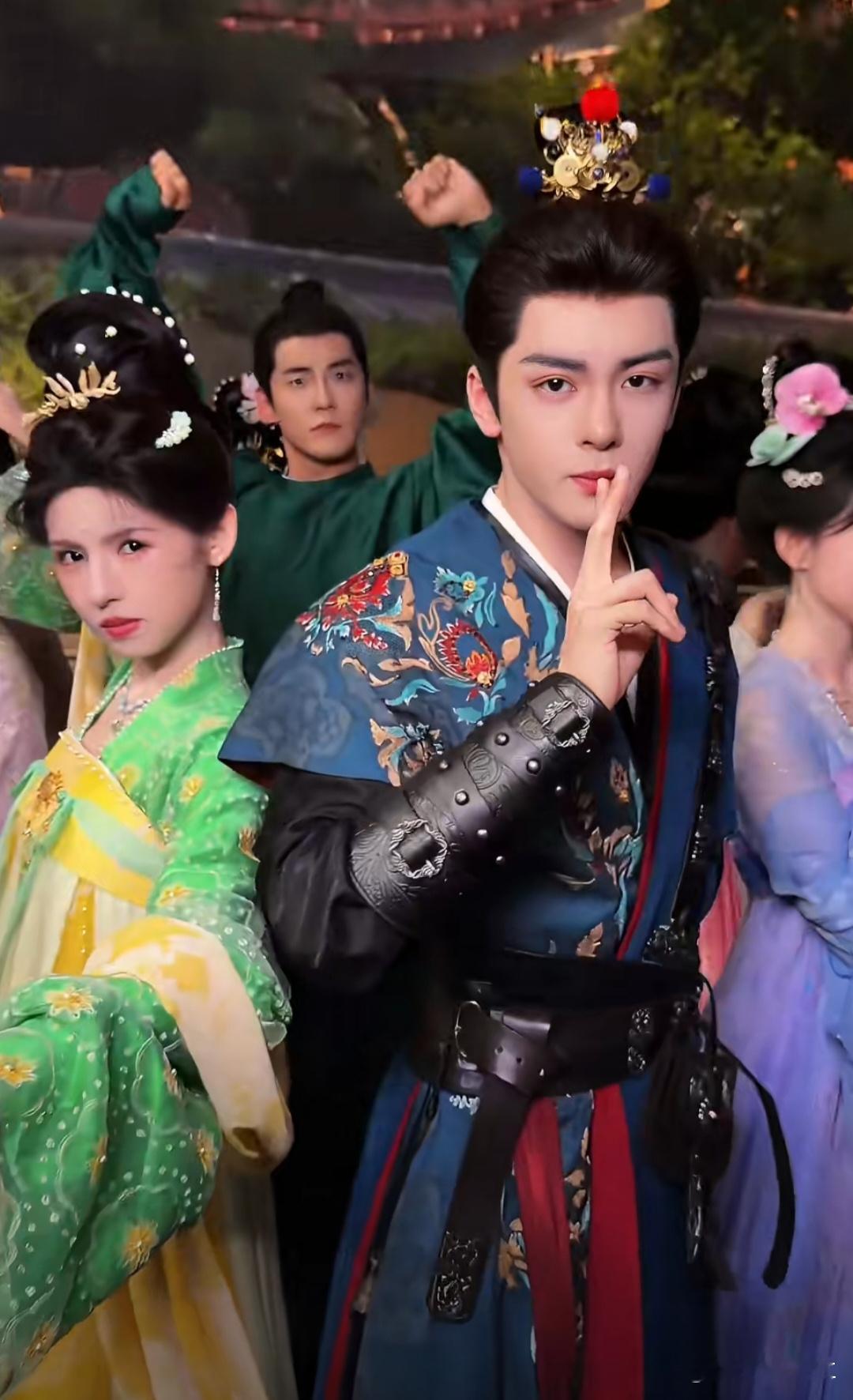 曾舜晞、鹤男《攻玉》杀青！全员营业搞笑抽象，一众演员跳出温婉古装滤镜，画风抽象又