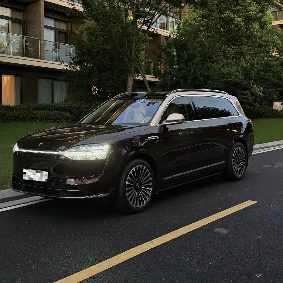 问界M9，50万买它到底值不值？朋友问我，快50万的问界M9到底值不值？我甩