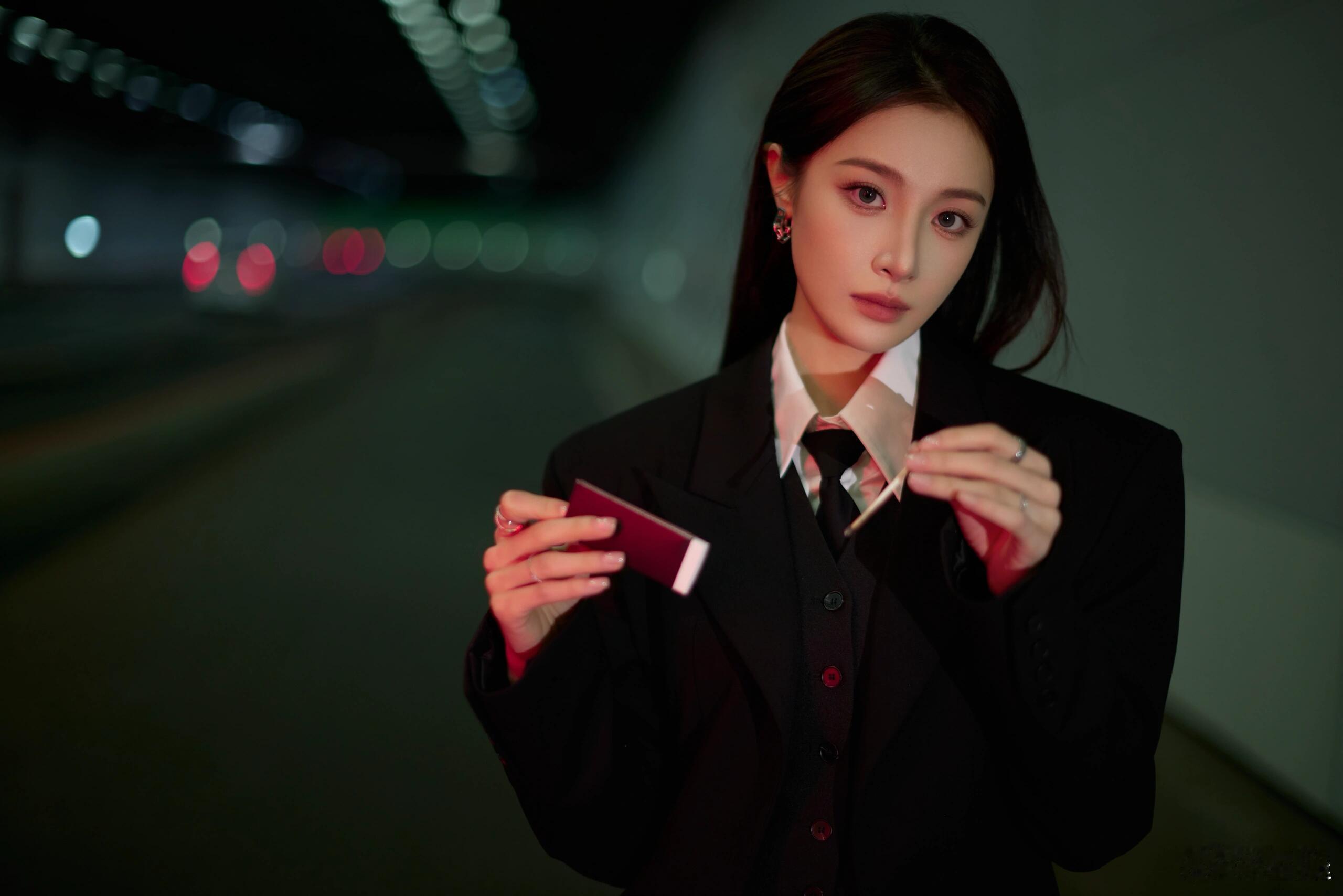 隆妮🖤黑丝御姐风，太绝辣​​​