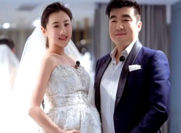 退亲吧！”2019年，30岁的奥运冠军何雯娜怀孕5个月，与38岁身家过亿的离异导