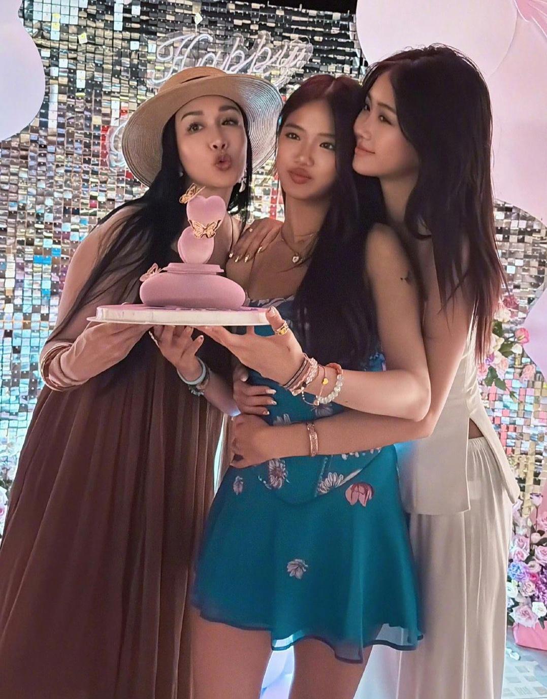 钟丽缇为17岁二女儿庆祝生日，她的女儿都遗传了她的美貌，长得美，身材又好，比很多