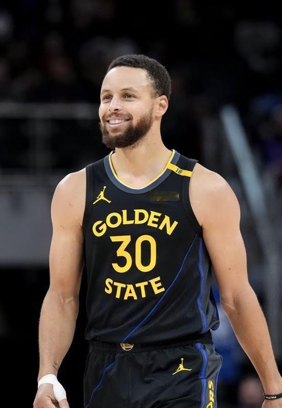 库里和安德玛这12年的合作终于画上句号，2026年2月库里13代发完，双方就彻底