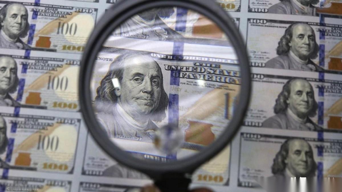 根据美国财政部公布的数据显示，中国2月份持有的美国国债规模为6933亿美元，环比