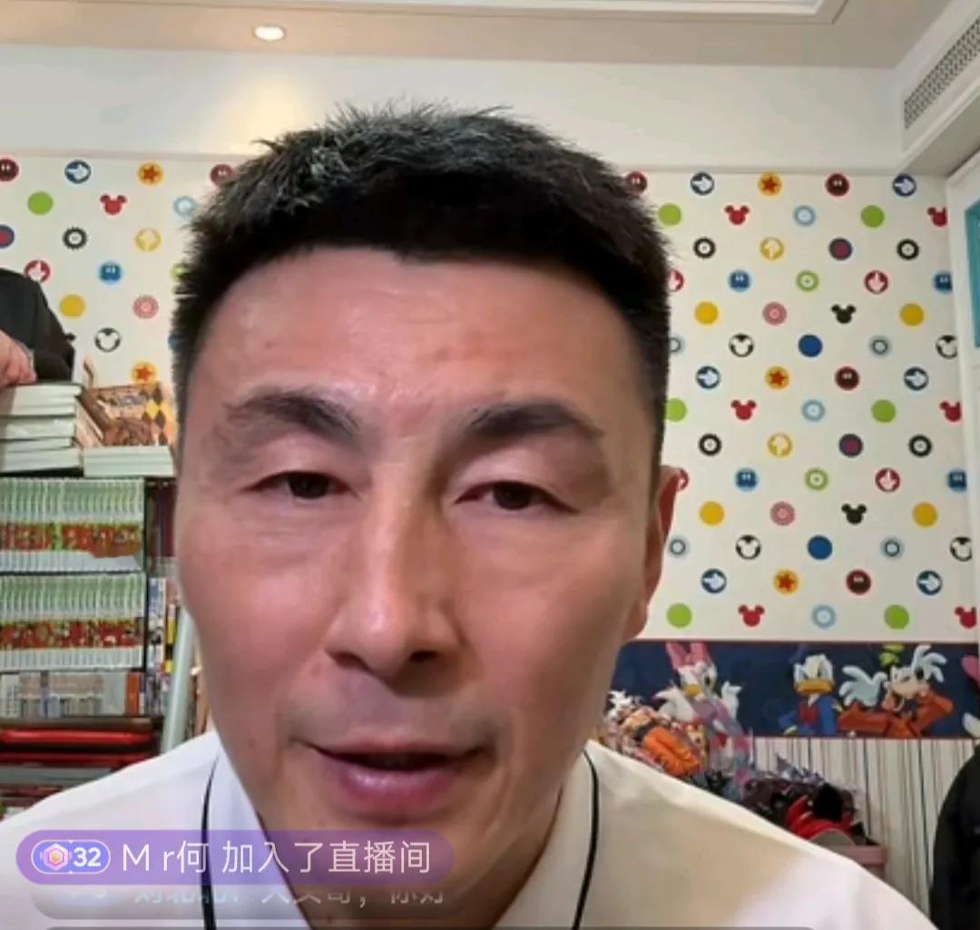 前国脚李玮锋爆了一个料。他在直播时透露，当年他去K联赛球队水原三星队踢球时，发