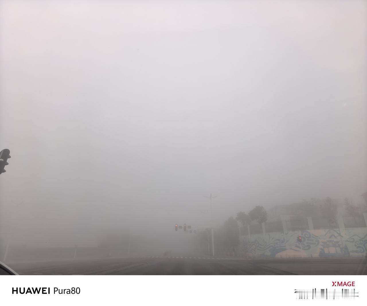 武汉终于迎来期待已久的晴天🌞，但是奈何早上十大雾天气哇。大家大雾天气都开什