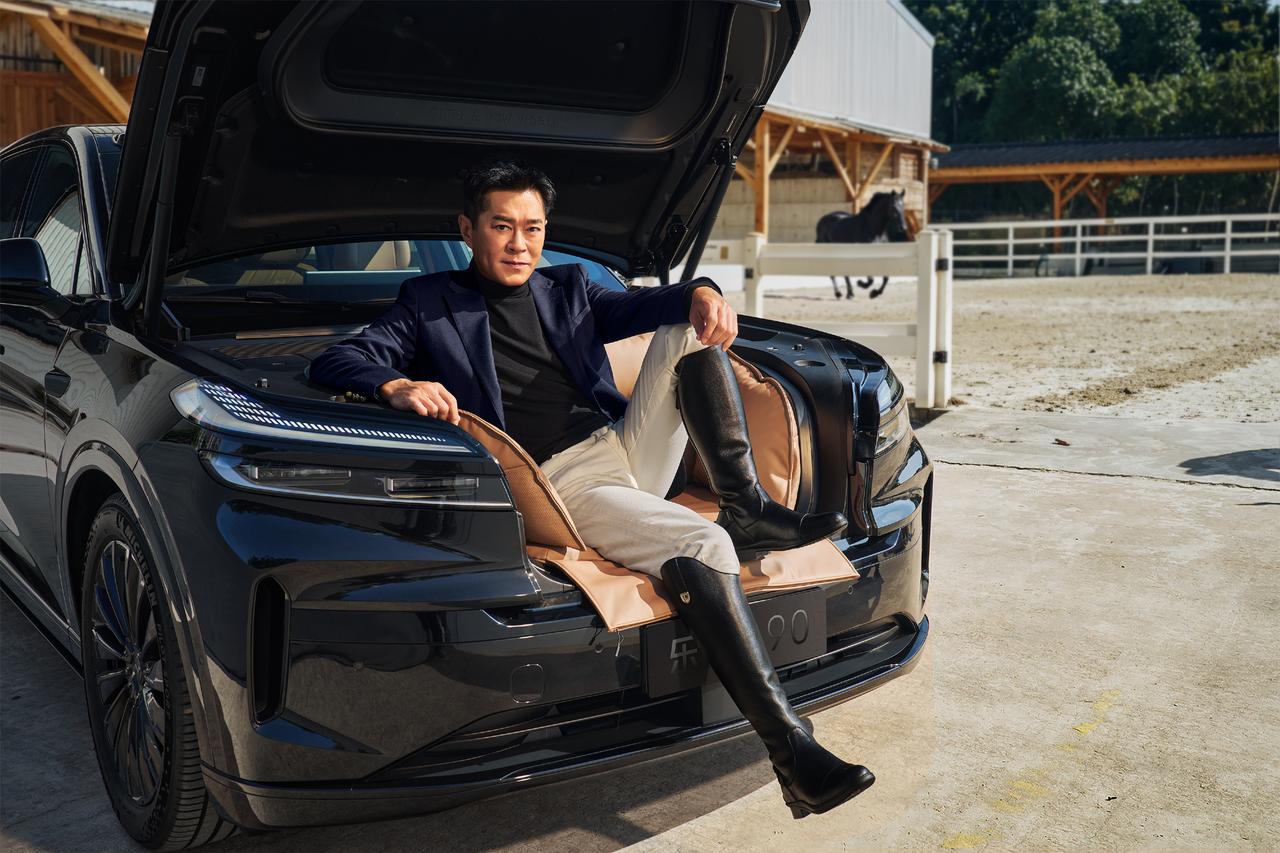 斌哥啊，斌哥，你也不管管，这越来越抽象了。莫文“蔚来”了之后,这怎么古天“乐道”