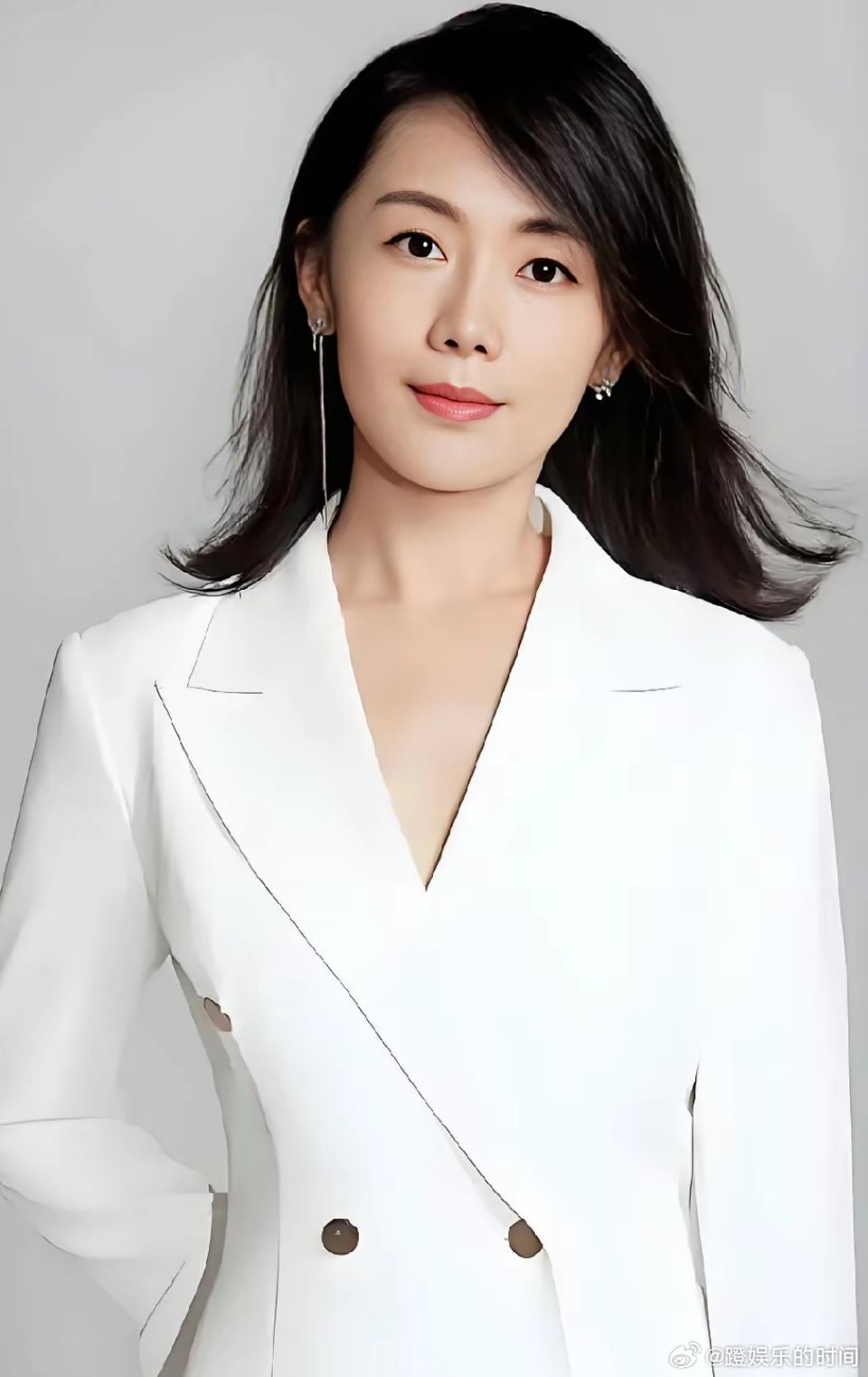 电视剧《灼灼韶华》最搞笑的，​不是李勤勤饰演的韶华她婆婆，​也不是丁勇岱饰演的女