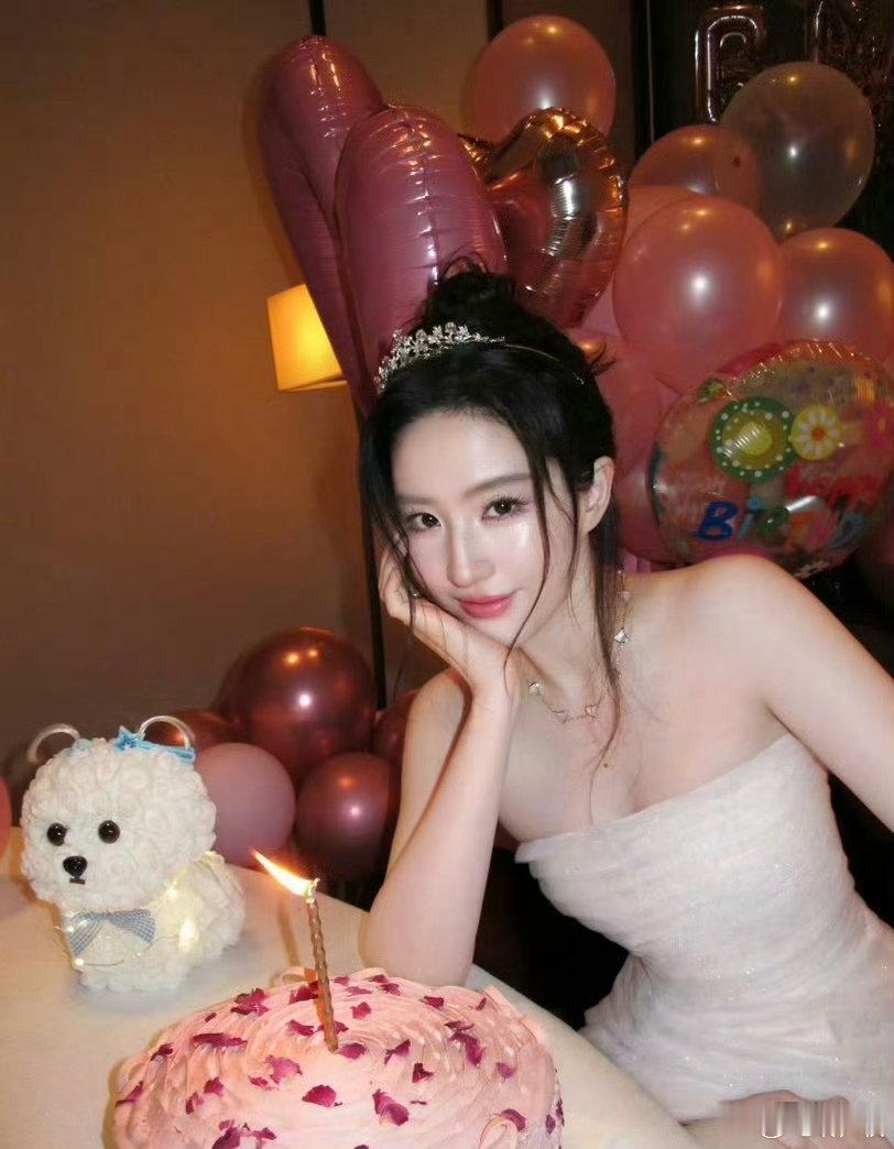 刘亦菲39岁生日大片，比29岁还年轻​​​