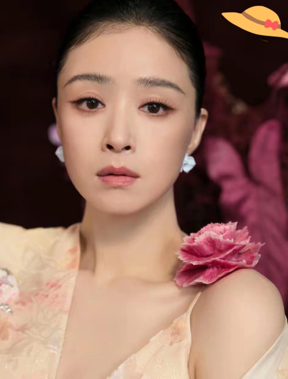 蒋欣今年42岁了，为什么一直不结婚，是因为没人追吗？并不是，蒋欣不结婚，