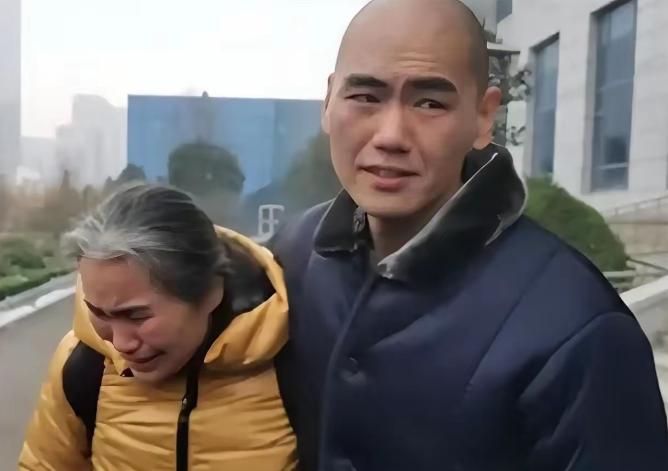 山东16岁学霸班长惨遭刑讯逼供，无凶器物证、无完整链条口供，被硬生生屈打成招背下