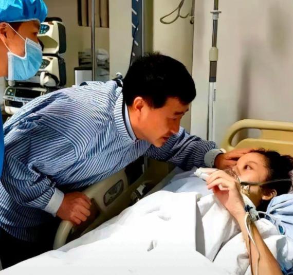 姚贝娜的主刀医生曹迎明，直到今天都说：这位歌手原本拥有极高的存活概率。接诊医生曹