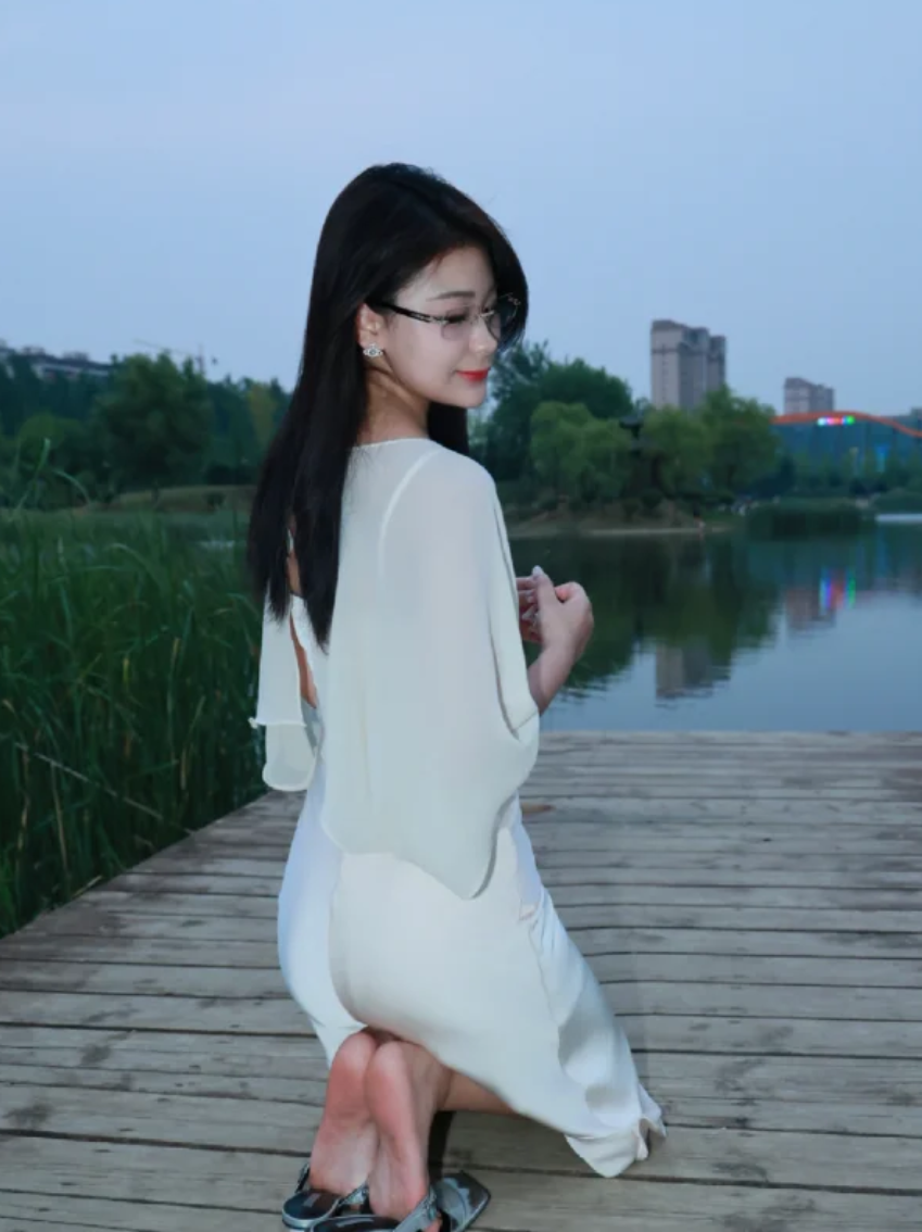 吃完饭陪小妈出来散散步。