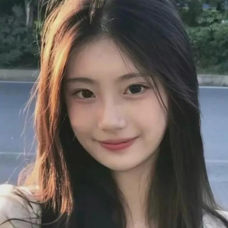 春风吹面，笑语盈盈。花笑人美佳人拾趣诺颜情系梦幻仙境佳人美有万种可能古