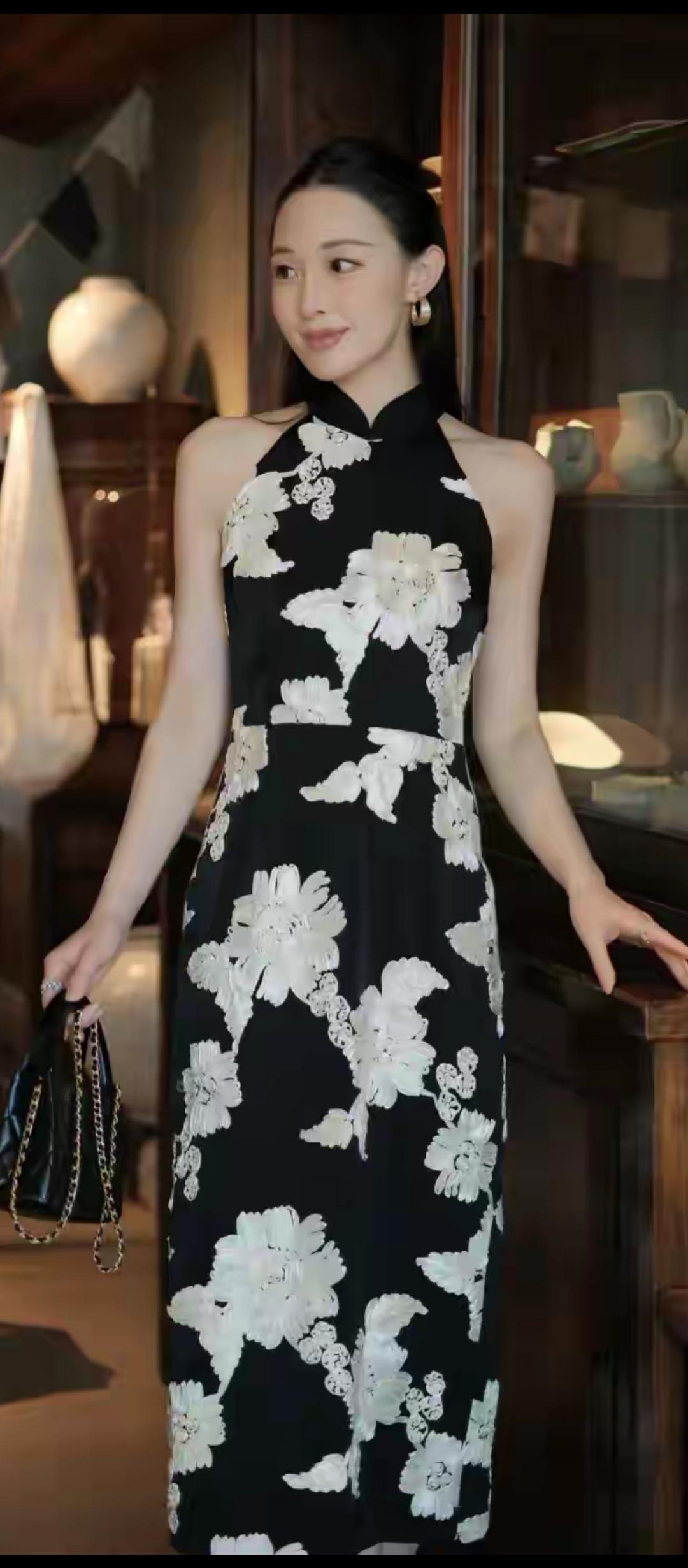优雅黑裙，尽显东方韵味[比心]