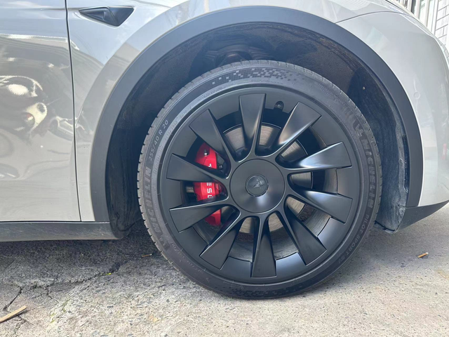 再也不怕轮毂被媳妇儿刮出花岗岩是谁发明这个轮毂保护圈！so完美！居然解决了