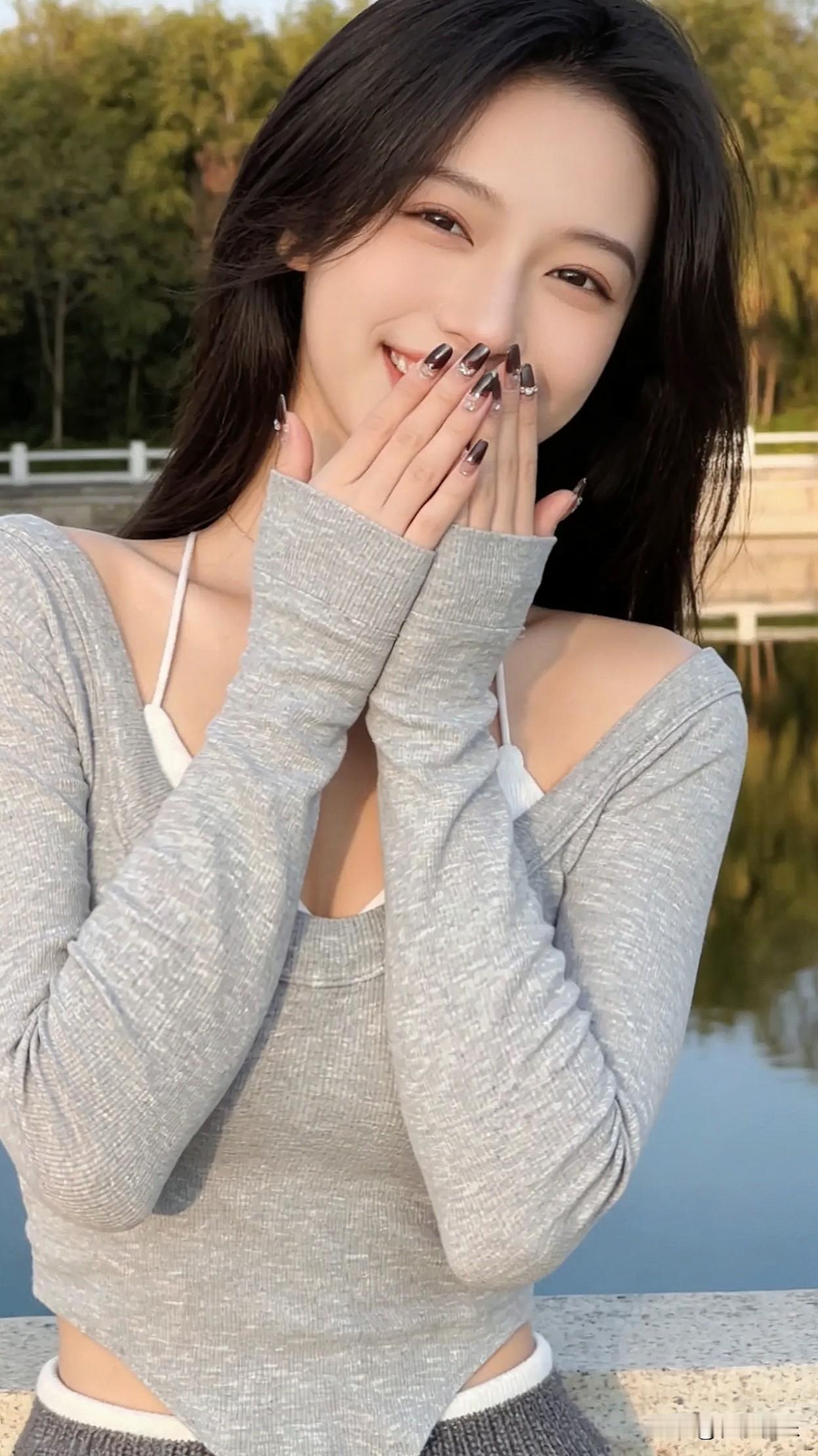 甜美少女风，户外自拍，微笑遮面，清新自然～分享阳光下随手拍的照片绝美随手拍分享